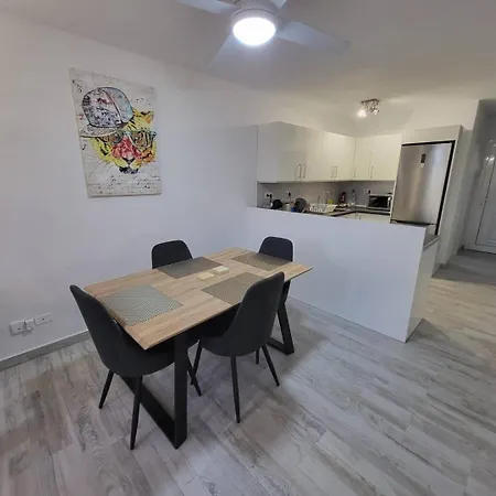 Castle Harbour 36 - Two Bed דירה *