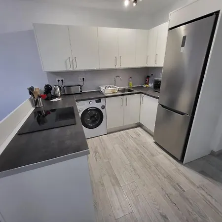 Castle Harbour 36 - Two Bed דירה