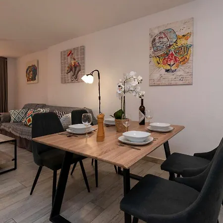 Castle Harbour 36 - Two Bed Apartmán Los Cristianos (Tenerife)